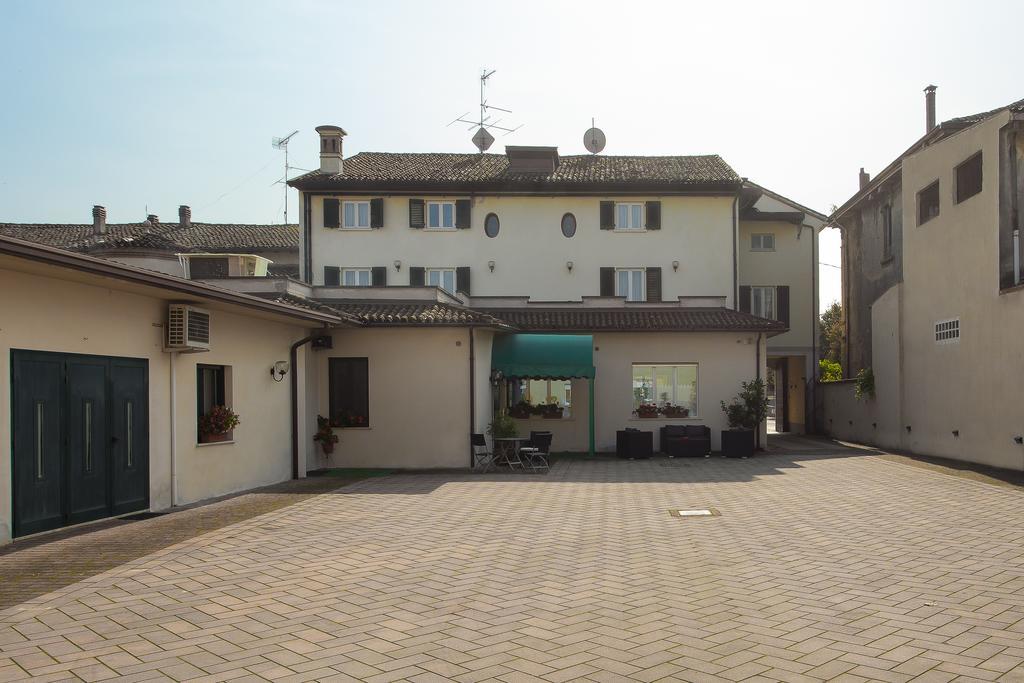 Hotel Gambara Экстерьер фото