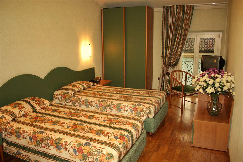 Hotel Gambara Экстерьер фото